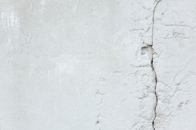 Poured Concrete Wall Repair Vs. Replacement: What To Consider